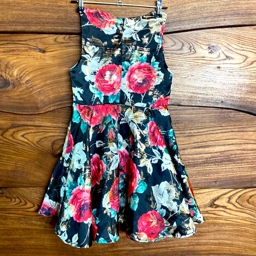 Beautiful dress only wore once.  Size 7 - Picture 3 of 3
